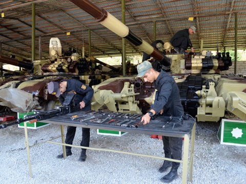 Silah və döyüş texnikalarının sazlığı yoxlanıldı - FOTO