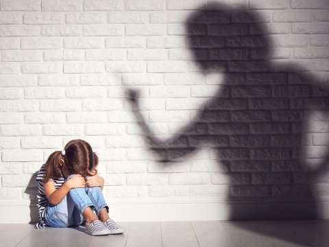 Zorakı tərbiyə uşaqların emosional inkişafını əngəlləyir - XƏBƏRDARLIQ