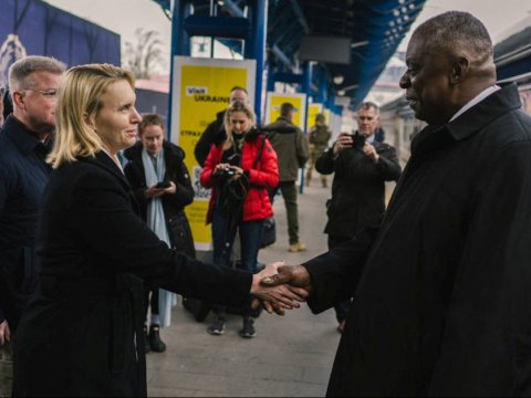 Pentaqonun rəhbəri Kiyevə gözlənilməz səfər edib