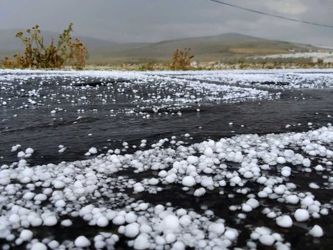 Kəlbəcərə dolu düşüb