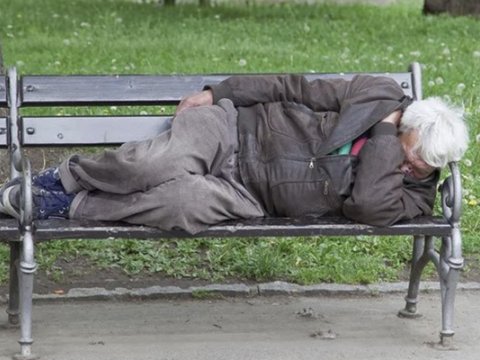 Bakıda küçədə 2 &ldquo;bomj&rdquo; öldü