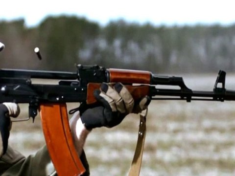 "Kalaşnikov"la törədilən cinayətin şübhəliləri hakim QARŞISINDA