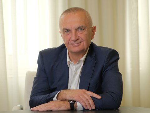 Sabiq prezident saxlanıldı