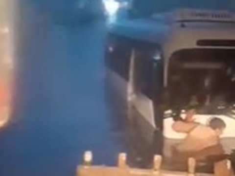 Bakıda tunelləri su basdı: avtobus batdı&nbsp;&nbsp;- VİDEO