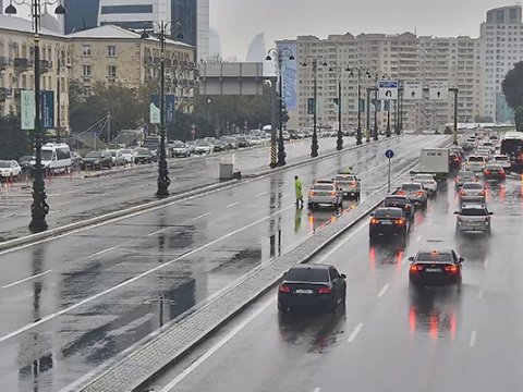 Heydər Əliyev prospektinin əsas yolu bağlandı&nbsp;- FOTOLAR