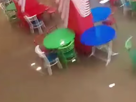 Universitetin yeməkxanasını su basdı - AÇIQLAMA