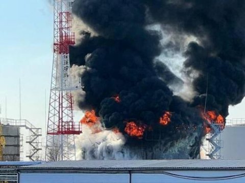 Bakıda Neft Emalı Zavodu YANIR