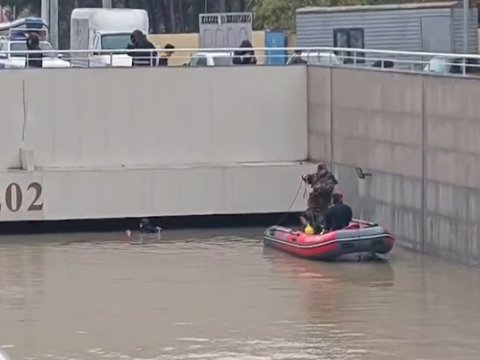 "Sabunçu keçidi"ndə iki nəfər boğuldu: meyitləri çıxarılıdı - VİDEO