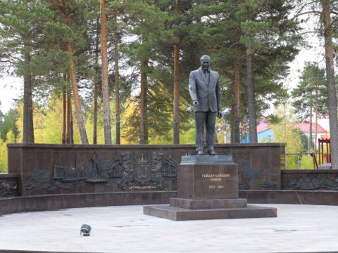 Rusiyanın Koqalım şəhərində&nbsp;Heydər Əliyevə abidə ucaldıldı - FOTO