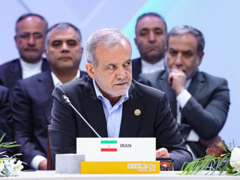 Pezeşkian: ABŞ dolları silah kimi istifadə edir