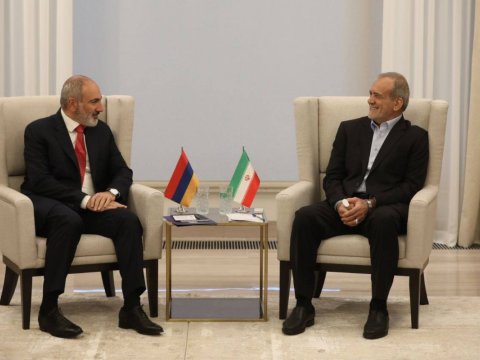 Pezeşkian Paşinyanla görüşdü