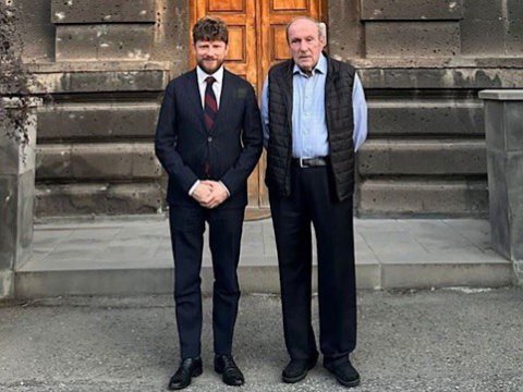 Fransa səfiri Ter-Petrosyanla müzakirə apardı