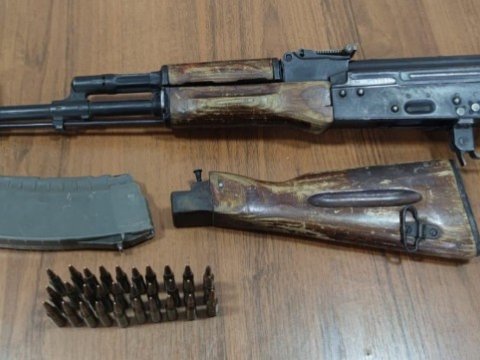 Polis avtomat, pulemyot və qumbaralar aşkarladı