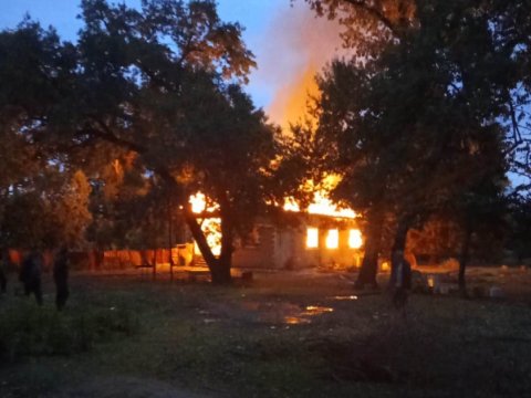 Məcburi köçkün ailənin evi yanıb kül oldu