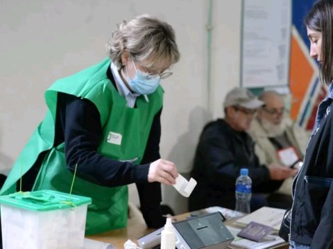 Gürcüstanda seçki başa çatdı: səslər sayılır