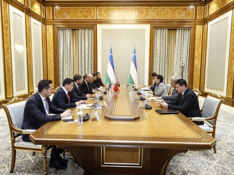 Əhliman Əmiraslanov&nbsp;Özbəkistanın spikeri ilə görüşdü -&nbsp;FOTO