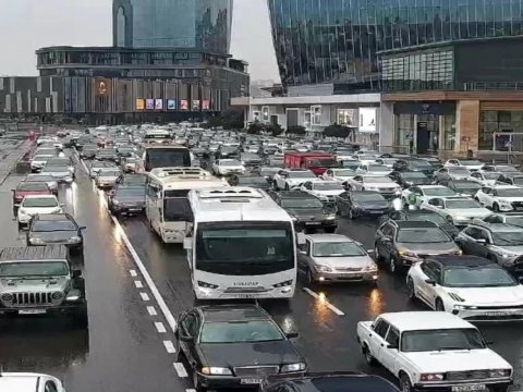 Hazırda Bakının mərkəzi küçələrində ağır tıxac var - SİYAHI