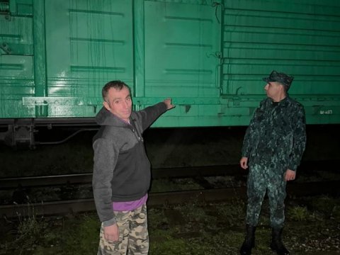 Yüklərin arasında gizlənərək qatarla Rusiyaya keçmək istədi -&nbsp;YAXALANDI