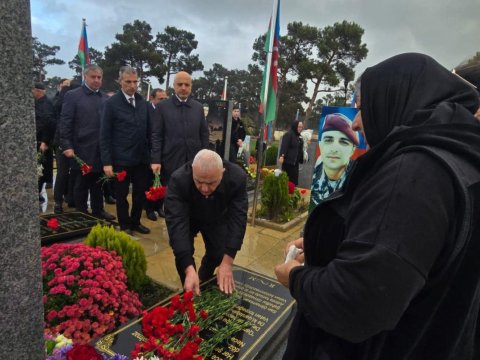 Ülvi Quliyev şəhidin məzarını ziyarət etdi&nbsp;- FOTOLAR