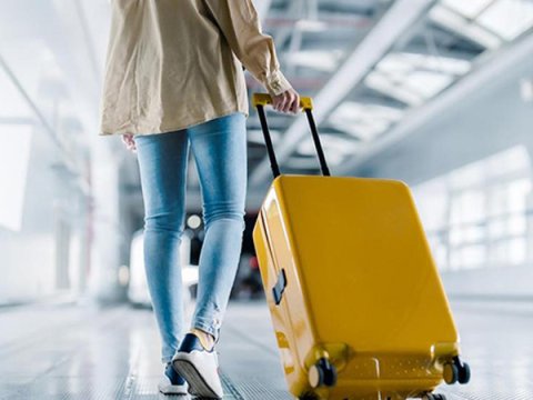 Zərifə Abbasova ölkədən qaçıb...