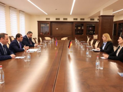 Ermənistanın müdafiə naziri alman səfirlə regionu müzakirə etdi