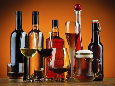 Alkoqollu içkilərlə bağlı qanun qəbul edildi