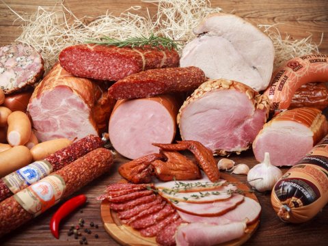 3 manatlıq kolbasa, naməlum mənşəli ətlər...