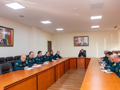 DSX rəisi aeroportda&nbsp;xidməti müşavirə keçirdi - FOTO