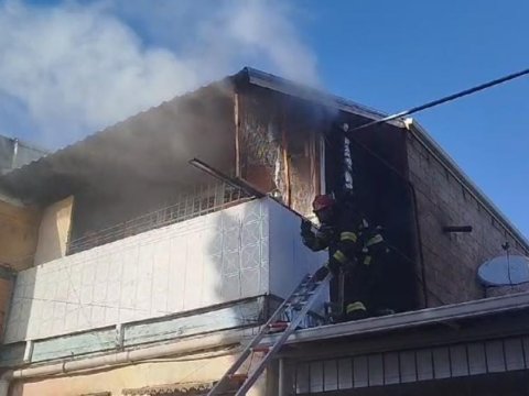 Gəncədə ev yandı