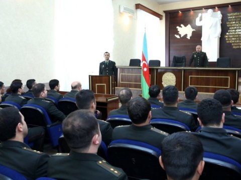 Ədliyyə orqanlarına işə qəbul olanlar&nbsp;and içiblər