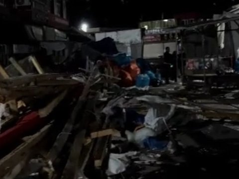 "Vosmoy bazarı"nın ətrafı niyə sökülür? - Rəsmi CAVAB