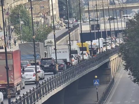 Bakıda yol qəzası tıxaca səbəb oldu