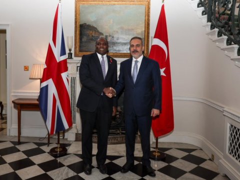 Türkiyə və Britaniya XİN rəhbərləri görüşüb