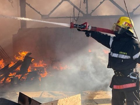 Bakıda yaşayış binasında yanğın - 10 nəfər təxliyə edilib