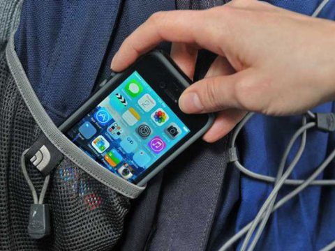 Metroda iki qadının telefonu oğurlandı