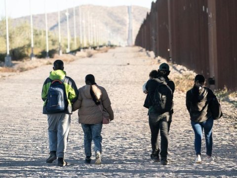 Miqrantlara iqlimə uyğun paltarlar&nbsp;veriləcək