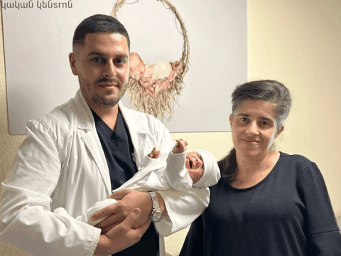 Ermənistanda 43 yaşlı qadın 13-cü uşaq dünyaya gətirib