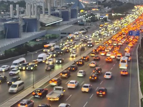 Bakının bu yollarında tıxac var!