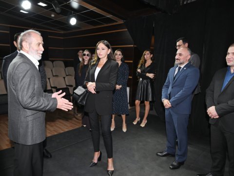 Mehriban Əliyeva Pantomim Teatrında - FOTO