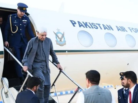 Pakistan Prezidenti yıxıldı: ayağı sındı