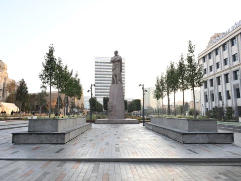 28 May stansiyasının qarşısı belə görünür - FOTOLAR