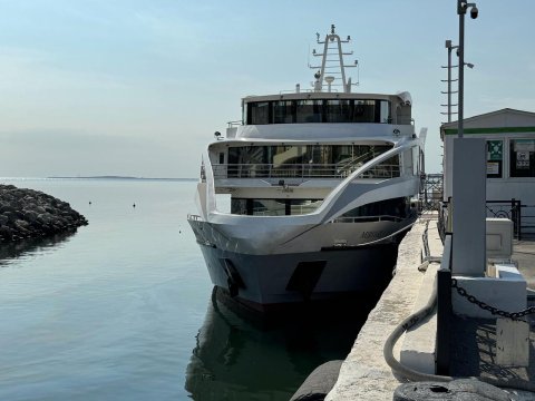 Bulvardakı gəzinti gəmiləri fəaliyyətə başladı