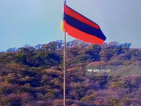 Ermənistan Azərbaycanla sərhəddə "səlibçi" bayraqları endirdi - VİDEO