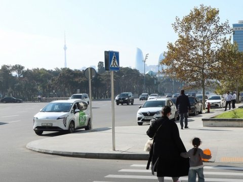 Neftçilər prospektində piyada keçidi