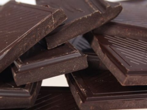 Qida rasionunuza tünd şokoladı daxil etməyin 4 SƏBƏBİ