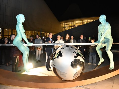 Heydər Əliyev Mərkəzində məşhur&nbsp;heykəltəraşın&nbsp;sərgisi açılıb