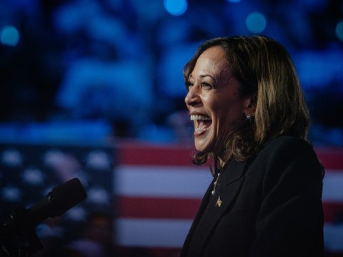 Harris poçtla səs verdi