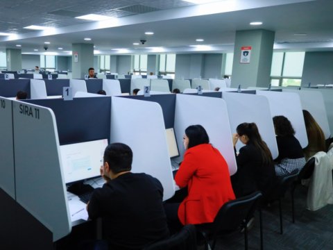 Dövlət qulluğu imtahanında uğur qazanmış namizədlərə sertifikat verilir