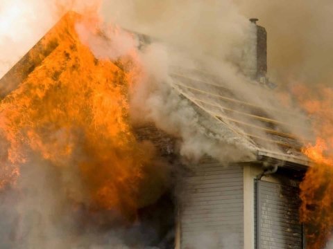 Sumqayıtda ev yandı - 1 nəfər xəsarət alıb