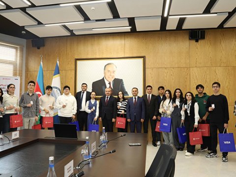 &ldquo;TələbəPlus&rdquo; kartı ilk sahiblərinə təqdim edildi&nbsp;- FOTOLAR